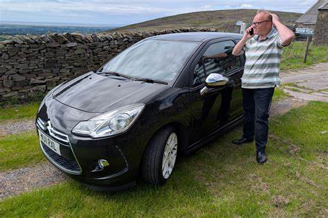 针对雪铁龙DS3车型气囊召回事件,详细介绍召回背景、车主反馈、维修流程及注意事项,帮助车主及时处理安全隐患,确保行车安全。
