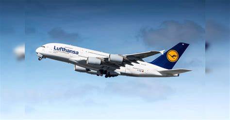 概述汉莎航空集团计划通过人工智能与数字化在2030年前裁减约4000个行政岗位,同时推进机队更新、强化成员航空整合与提升盈利能力,对员工、行业、监管与投资者的影响与应对之策
