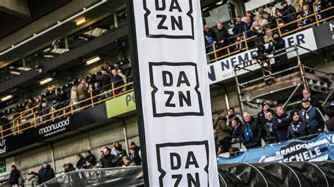 DAZN成功续约至2030年,继续独家拥有比利时职业足球联赛Pro League的转播权,同时获得比利时杯的播映权。这一合作不仅保证了数百万足球迷能够持续观看国内顶级赛事,也预示着比利时足球市场在传媒领域的重大布局。本文深入解析了此次续约的背景、影响及未来展望。
