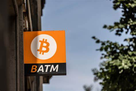 随着比特币价格波动和市场动荡,一位知名加密货币分析师提出警告,称比特币目前的安全机制存在根本性问题,可能导致其在未来七年至十一年内面临崩溃风险。这一观点引发行业内外广泛关注和激烈讨论,围绕比特币的供应限制、安全性及未来发展展开深刻探讨。
