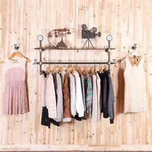 在零售业投资领域,选择正确的企业对于实现资本增值至关重要。分析师和财经专家吉姆·克莱默近期针对TJX与科尔士公司(KSS)的投资建议,为投资者提供了独特视角,帮助其做出明智的决策。通过深入解读两家公司当前的市场表现和未来潜力,揭示了为何TJX在竞争中占据优势。
