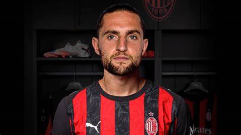 法国中场球星阿德里安·拉比奥特正式加盟AC米兰,开启职业生涯新的征程。本文深入解析拉比奥特的职业生涯、转会细节以及他对米兰未来的潜在影响。
