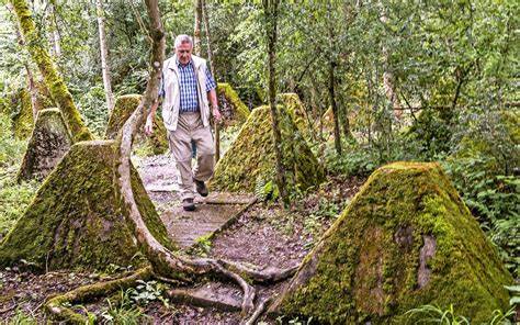 深入了解德国萨尔兰州梅特拉赫市奥尔绍尔茨社区中的基弗家族,揭示其在本地商务、文化和社会生活中的重要作用和贡献。文章通过详尽的信息整合,展示了基弗家族成员的多样职业和他们如何影响奥尔绍尔茨的社区发展。
