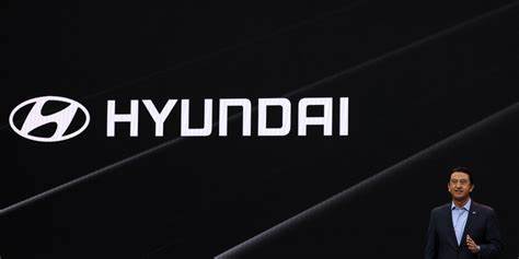 现代汽车宣布将加大在美国的生产力度,计划到2030年将混合动力车型扩展至18款以上,同时提升年度营收增长目标,以应对全球汽车市场竞争及新关税挑战。
