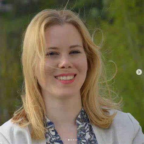 本文深入剖析了德国记者朱莉娅·鲁斯的成长经历、职业发展、争议事件及其在德国媒体界的重要影响,展现她在新闻报道领域独特而复杂的形象。
