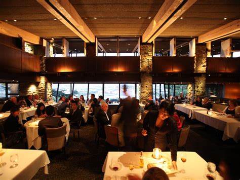 深入探索西雅图的餐饮文化,介绍22家独具特色的餐厅,从传统海鲜到创新素食,全方位展现这座城市丰富多元的美食魅力。为食客提供实用的用餐指南和独家体验,带你感受太平洋西北地区的风味精髓。
