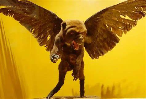 探索伪造标本(Gaff Taxidermy)这一独特艺术形式的起源及其在历史奇观中的地位,了解这些神秘生物背后的故事及其如何影响大众文化和传说。
