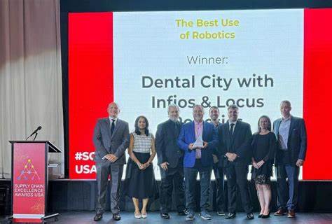 Dental City通过与Locus Robotics合作,成功实现仓储机器人自动化转型,不仅大幅提升履单效率,还改善员工工作环境,赢得美国供应链卓越奖的高度认可,展现了现代供应链与机器人技术融合的巨大潜力。
