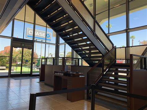 探讨Chase Bank在加州卡诺加公园分行的多样金融服务及其如何满足当地客户需求,揭示银行在社区中的作用与未来发展趋势。
