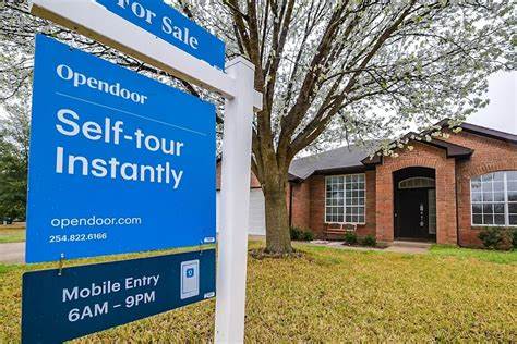 随着数字房地产行业的迅速发展,Opendoor和Better Home成为资本市场中的焦点。尽管市场环境充满挑战,专业投资人士仍看好这两家公司在未来的增长潜力。本文深入分析了市场动态、行业背景及投资机遇,助力投资者把握数字房地产领域的投资风向。
