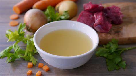 深入探索如何用Bimby多功能厨师机制作浓郁、美味且极具多样用途的传统意式牛肉高汤,了解食材选择、制作步骤及保存技巧,助您轻松提升家常料理的风味。
