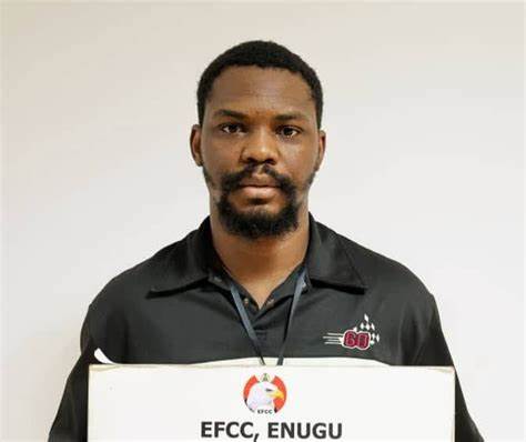 围绕一宗涉及数十万美元代币被盗并流入本地交易所账户的案件展开,本文梳理事件经过、指控细节、法律框架、执法合作与技术追踪手段,并为加密货币用户与监管机构提供风险防范与治理启示。
