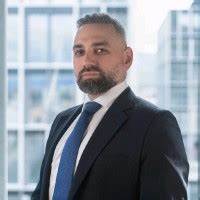 深入了解埃里克·马丁内斯作为GVA Conseils SA联合合伙人的专业背景和行业贡献,探索他在房地产咨询领域的独特见解和领导力。
