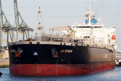 随着航运成本的飙升和美国西德克萨斯中质原油价格的波动,美国向亚洲出口原油的套利空间正在逐渐缩小,这一趋势不仅影响了国际油市的供需格局,也对相关经济体的能源战略产生深远影响,深入分析了背后的因素、当前市场动态及未来可能的发展方向。
