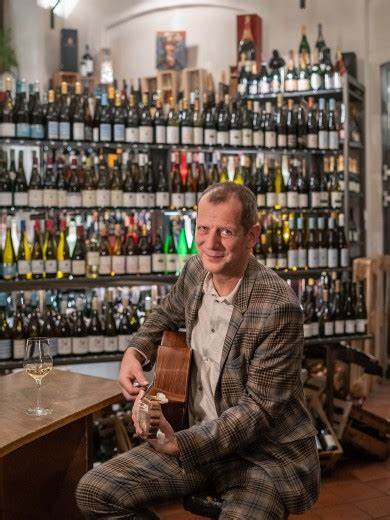 探索位于柏林中心的Weinhandlung Baumgart & Braun葡萄酒专卖店,了解其丰富的葡萄酒收藏、优质的服务以及独特的购物体验,这里不仅是葡萄酒爱好者的聚集地,也为每一位寻求高品质生活方式的人士提供了理想之选。
