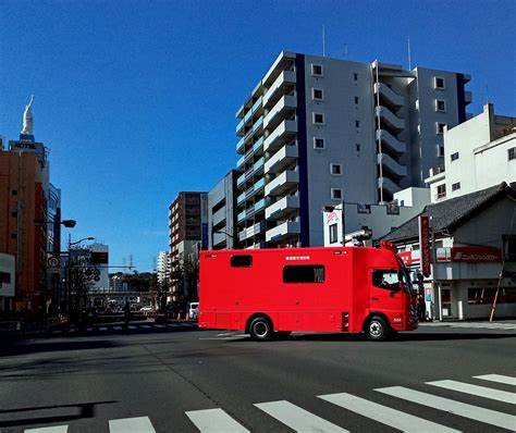 用悪水路是中国农村及城市边缘常见的一种水利设施,了解其性质、功能及购房过程中需注意的问题,有助于购房者做出明智决策,避免潜在风险。本文详细解析用悪水路的定义、作用及对土地价值的影响,为购地者提供实用指导。
