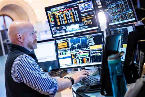 深入分析今日市场中表现最为活跃的股票,包括科技巨头英伟达、芯片制造商德州仪器、电动汽车领军者特斯拉、娱乐巨头华纳兄弟以及创新航空项目双子星空间站和农业科技公司科蒂瓦的最新动态。
