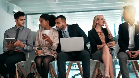 近年来,求职者对劳动力市场的信心持续低迷。随着大量数据的公开和分析,人们终于能够更深入地理解导致这一现象的深层次原因。本文探讨当前劳动力市场的实际情况,解析影响求职者情绪的关键因素,帮助读者全面认识就业形势。
