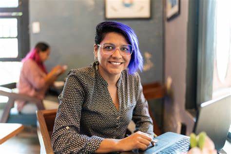 本文深入探讨了人工智能领域的新兴企业Innodata如何通过转型升级,挑战Palantir的市场地位,其财务表现、战略布局以及未来发展潜力,为读者揭示了一支有望在2030年代实现爆发性增长的AI公司。
