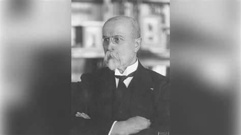 捷克民众翘首以盼,即将揭晓国家开国元勋托马斯·哈里格·马萨里克临终前的遗言。这封被封存二十年的神秘信件不仅承载着历史的厚重,也引发了全民的浓厚兴趣,揭示出那个时代的政治风云与人格魅力。
