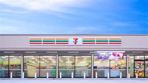 Seven & i集团成功完成旗下子公司York Holdings的出售交易,标志着日本零售巨头战略调整的重要一步。此次交易不仅巩固了企业的国际化布局,也为未来业务创新和市场拓展奠定了坚实基础。本文深入探讨此次出售的背景、交易内容及其对Seven & i未来发展的深远影响。
