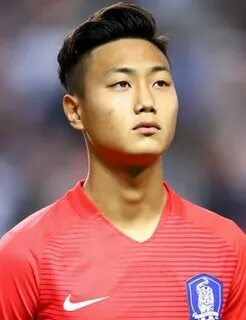 韩国足球明星派克胜浩因肩部伤势面临手术选择,但为了国家队在世界杯的表现,他毅然决定推迟治疗。本文深入探讨这一决定背后的职业精神、伤病管理策略及其对韩国足球的影响。
