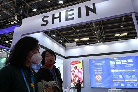 Shein正式推出面向法国、英国与中国的Xcelerator项目,旨在助力传统时尚品牌和新兴设计师实现数字化扩展和国际化发展,但此举引发欧洲多达22个行业组织的联合反击,呼吁欧盟出台相关法规以遏制超快时尚平台对当地产业的冲击。
