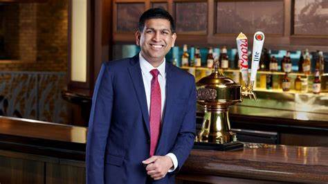 莫尔森库尔斯品牌宣布拉胡尔·戈雅出任公司总裁兼首席执行官,致力于引领企业迈向创新与可持续发展新高度。本文深入探讨戈雅的背景、领导理念及其对公司未来发展的影响。
