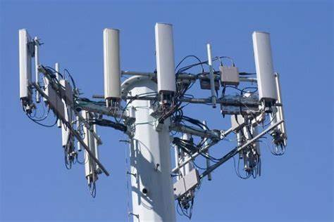 随着移动通信网络的普及与安全需求的提升,假基站成为威胁用户隐私和信息安全的重要因素。通过先进的射频指纹识别技术及人工智能算法,Aura提供了高效、精准的假基站检测解决方案,保障通信环境的安全性和可靠性。
