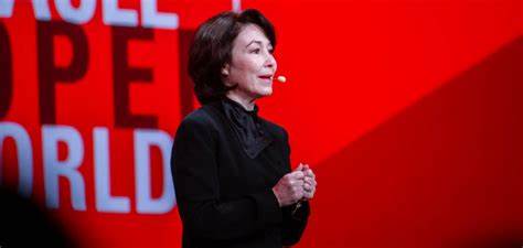 随着全球科技变革和人工智能的迅猛发展,企业领导结构的变革成为提升竞争力的关键因素之一。Oracle最新的CEO架构调整,不仅反映了其在云计算和AI领域的战略转型,也为业界再次掀起对联合CEO模式的关注与讨论。本文深入解析Oracle此次人事变动背后的意义及其可能带来的长远影响。
