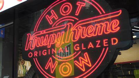 近年来,表情包股凭借社交媒体的强大影响力引发了股票市场的波动,许多传统品牌凭借社群力量获得了短暂的投资热潮。本文深入探讨近期五只备受关注的新表情包股,包括科尔士、克里斯皮·克莱姆、GoPro等,分析这些股票背后的市场表现、基本面,以及专家对未来走势的看法,助你理性判断是否值得投资。
