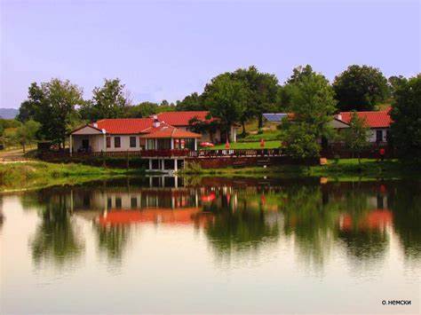 深入介绍位于保加利亚基尔科沃的浪漫度假村,揭示其独特的地理位置、舒适的住宿环境、丰富的娱乐设施以及完善的服务,为游客呈现一个理想的休闲度假胜地。
