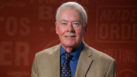 本文深入讲述了71岁资深加盟商Dick Davis从塔可钟退休生活中回归,转型成为Pancheros连锁餐厅老板的励志故事,展示了餐饮加盟行业的无限可能与创业精神。
