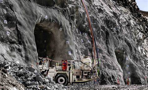 巴敏科成功获得澳大利亚达尔加朗加黄金项目价值近2亿美元的地下采矿合同,展现其在矿业服务领域的领先地位,并为区域经济与矿业发展注入强劲动力。本文深入解析合同细节、项目背景及其对相关企业和行业的影响。
