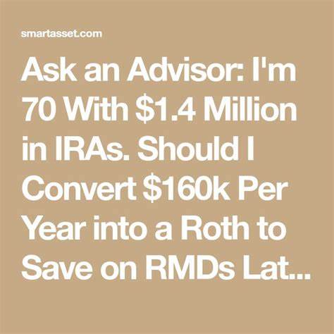 探讨退休人士在70岁时是否应每年将16万美元的传统IRA资金转换为Roth IRA,以降低未来的强制最低提款(RMD)金额,从税务优化和资产规划角度提供深入分析。
