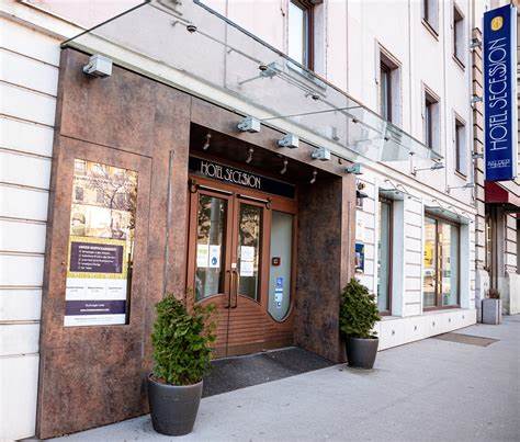 深入解析慕尼黑Alfa Zentrum酒店的地理优势、设施配备、房型选择及周边环境,帮助游客轻松规划慕尼黑之旅,享受舒适便捷的住宿体验。
