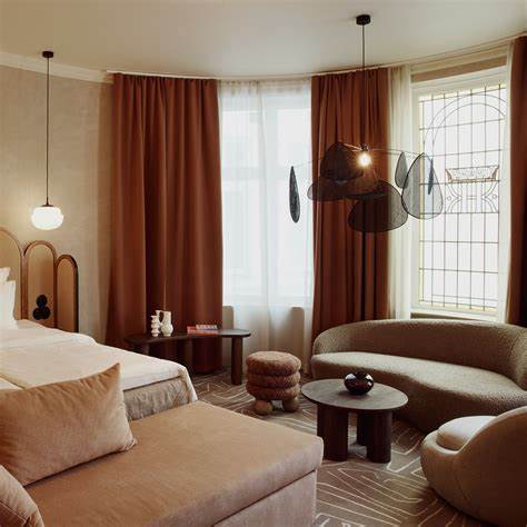 探索经济实惠且地理优越的京都住宿选择,贴近著名景点和地铁车站,助您打造完美的日本文化体验之旅。分析涵盖最新开业酒店及经典人气住宿,满足预算旅游者与家庭出行需求。
