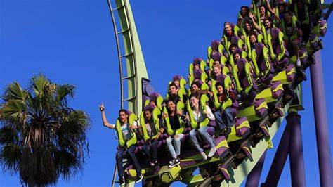 随着美联储偏好指标PCE数据即将公布,市场在利率预期与政治政策冲击之间震荡。英伟达、Palantir等科技龙头临近技术买点,特朗普最新关税与TikTok交易也对板块轮动、供应链及个股估值产生影响。本文从宏观数据、技术面与政策面解读后市机会与风险,并提出适应当前波动的投资与交易策略。
