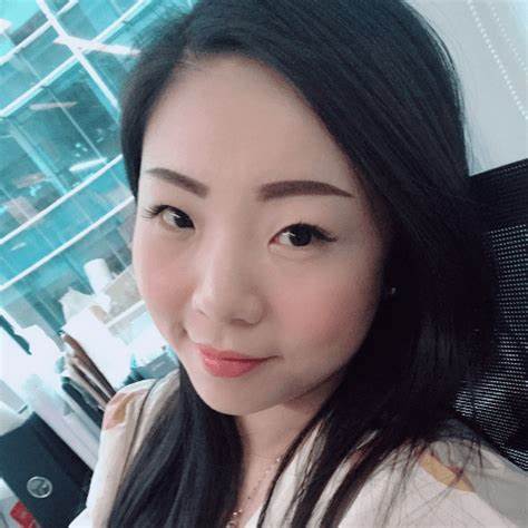 随着远程与混合办公常态化,全国办公空置率创新高,城市面临中心区消退与税收压力。探讨空置成因、影响与可行的市政应对策略,从改造用途、税收与规划工具到社区参与与长期韧性建设,为城市决策者与公众提供系统化解决路径。
