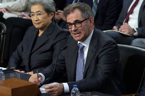 CoreWeave近日与英伟达签订了一项价值63亿美元的长期云计算容量合作协议,双方的深度合作不仅稳定了CoreWeave的业务收入,也进一步巩固了其在云计算和人工智能领域的领导地位。此次协议对市场和投资者产生积极影响,推动CoreWeave的股价显著上涨。
