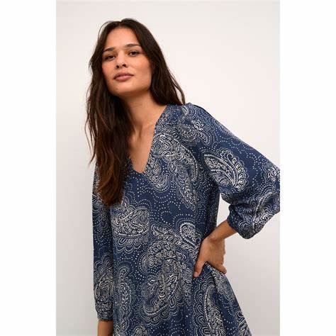 深入了解CULTURE品牌在La Redoute平台上的女装系列,解析其设计理念、材质选择及搭配技巧,助力现代女性打造独特时尚风格。
