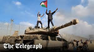 BBC因员工称哈马斯为"恐怖组织"而受到内部谴责的事件,引起了全球媒体和公众的广泛关注,反映了新闻机构在政治敏感话题报道中的复杂挑战和言论自由的边界。
