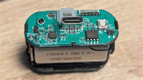 探索如何将一次性电子烟的废弃硬件改造为功能完善的微型网页服务器,解析其中的技术原理和实践方法,展现电子垃圾的二次利用新思路。
