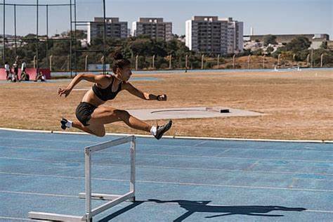 随着全球气温不断攀升,传统的奥运会赛程安排正面临巨大挑战。体育组织开始考虑重新设计比赛时间,以适应气候变化带来的极端天气,保障运动员的健康与竞技水平。未来的奥运赛程可能迎来深刻变革,关乎体育产业的持续发展与全球关注度。
