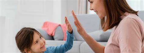 系统介绍提升孩子问题解决能力的方法,包括亲子沟通技巧、情绪引导、思维训练与实用练习,帮助家长在日常生活中以引导与陪伴的方式促进孩子的独立性与创造力
