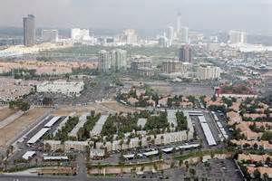 围绕房地产软件公司RealPage使用非公开数据进行租金推荐的争议,内华达州与RealPage达成和解,和解条款涉及数据匿名化、时效要求、聚合标准与合规措施,本文梳理事件经过、和解要点、对租户与房东的影响以及未来监管与行业自律的建议,帮助读者理解算法定价在租赁市场的风险与治理路径。
