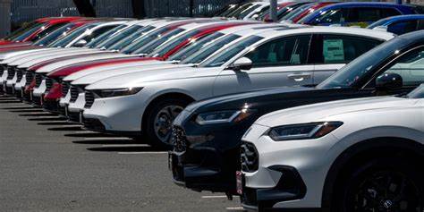 深入分析当前汽车与交通行业的市场动态,探讨影响行业发展的关键因素与未来趋势,为业内人士与汽车爱好者提供全面的市场洞察与实用信息。
