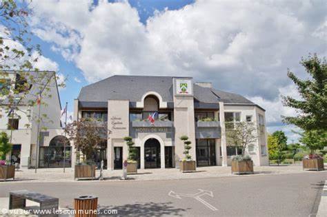 深入介绍巴朗-米雷(Ballan-Miré,邮编37510)的历史沿革、行政服务、生活设施、教育医疗、交通出行与旅游亮点,提供实用联系方式与当地发展动态,帮助居民和游客更好了解与利用当地资源
