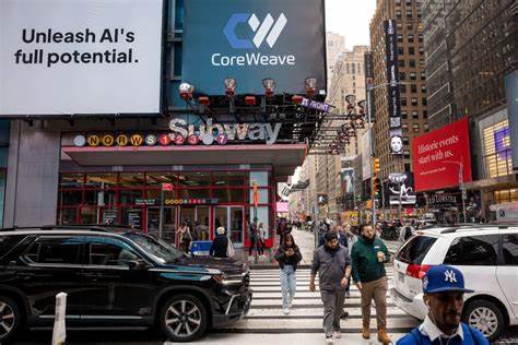 CoreWeave与OpenAI签署新的扩展协议,合同高达65亿美元,使双方合作总额接近224亿美元。本文从技术、市场、战略和风险角度剖析此交易对云端AI训练能力、芯片供应链以及行业竞争格局的深远影响,并探讨CoreWeave未来的发展方向与需要关注的关键节点。
