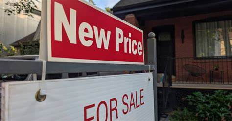 解析当下房市从卖方市场转向买方优势的原因与信号,教你用数据、谈判策略与风险管理锁定更有利的购房条件,适合首次购房者和有经验买家参考
